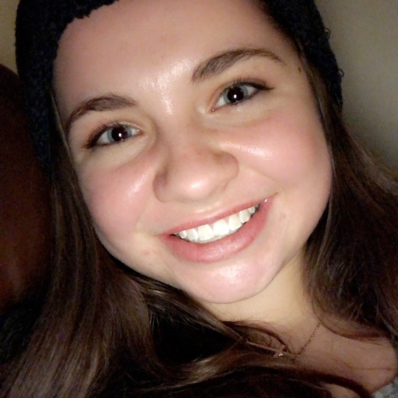 Meet your Posher, Madison - Picture 2 of 5